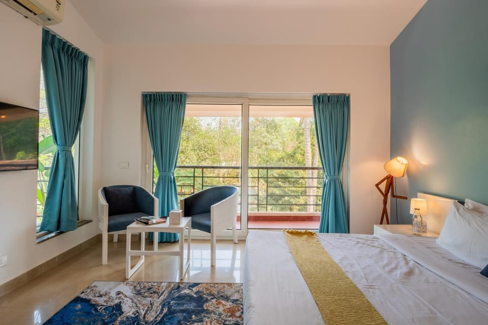 Bed, TV and multimedia, Photo of the whole room, Seating area, Bedroom, air conditioner