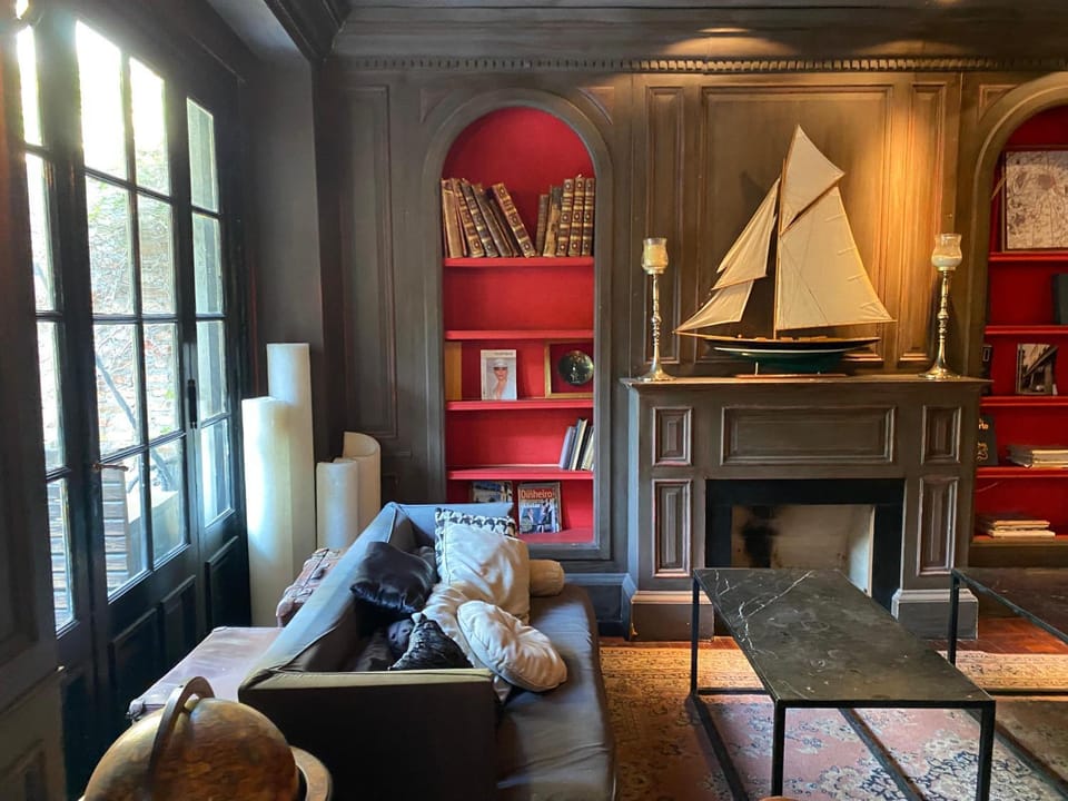 Library, Living room, Seating area