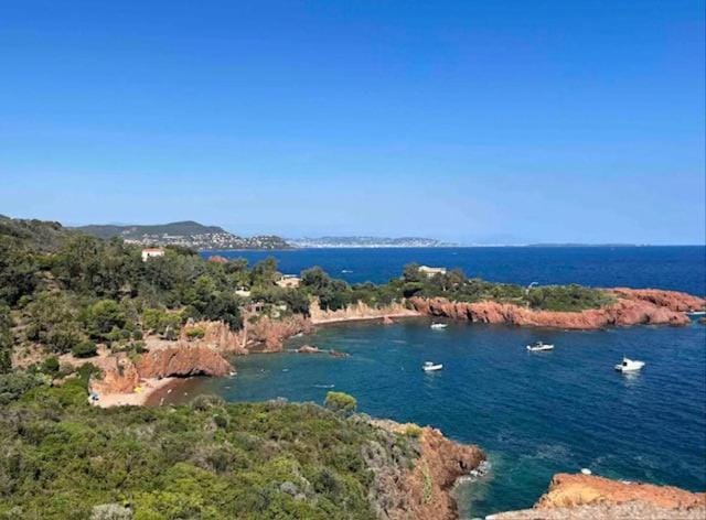 Cap Esterel MAGNIFIQUE VUE MER 5 pers CLIMATISÉ Apartment in Saint-Raphael