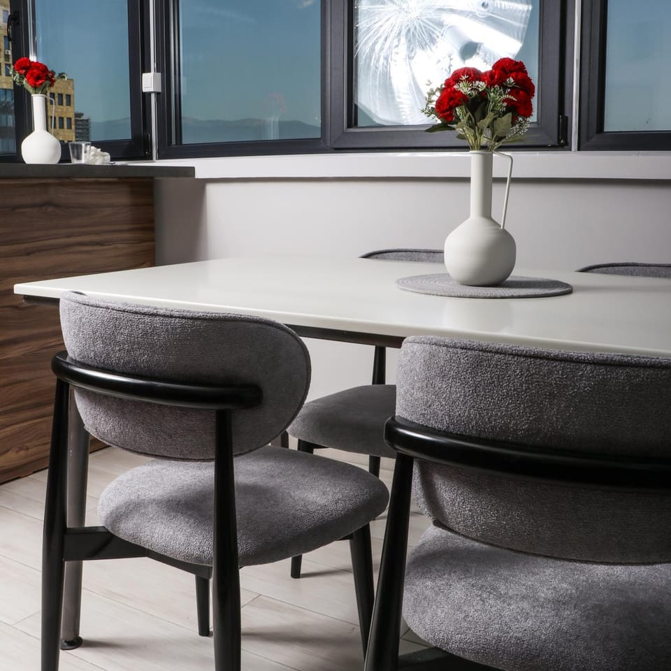 Seating area, Dining area