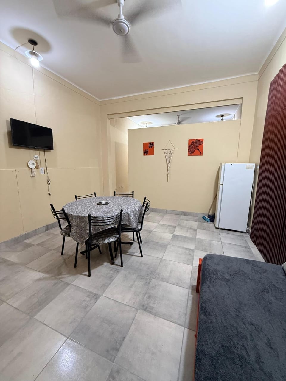 Communal lounge/ TV room, TV and multimedia, Living room, Seating area, Dining area, air conditioner