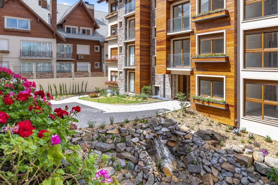 Rosa Edifício Bellagio Canela com Infraestrutura completa Apartment in Canela