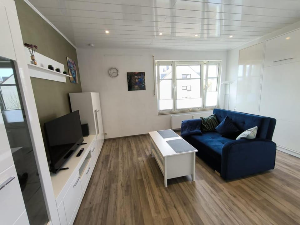 TV and multimedia, Living room, Seating area, Evening entertainment