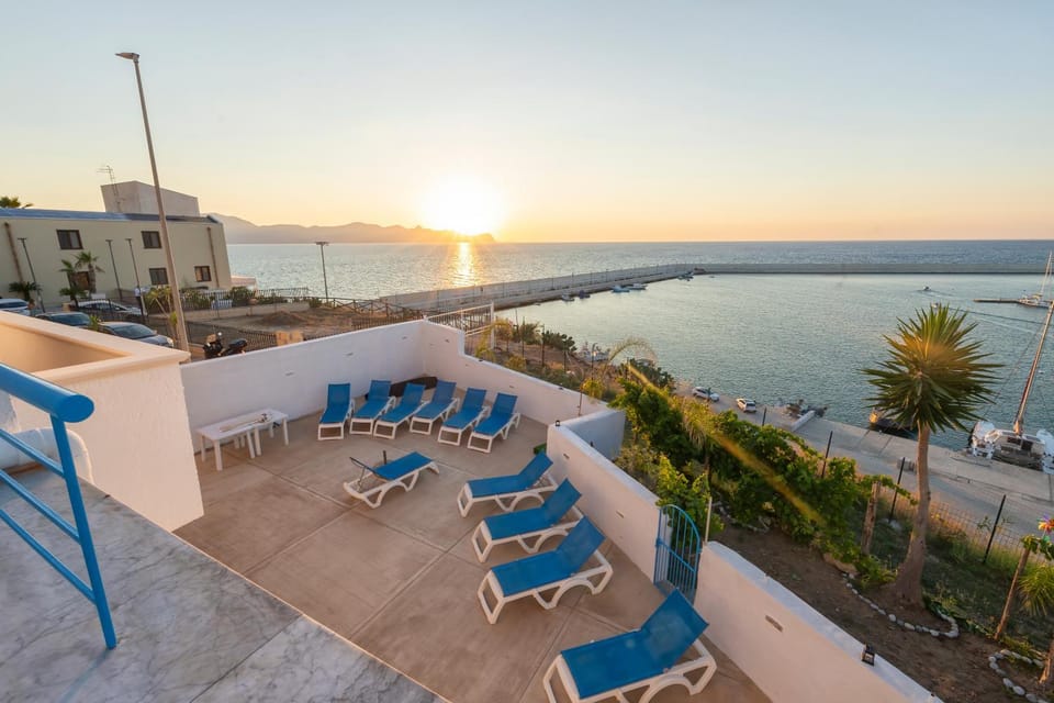 View (from property/room), Balcony/Terrace, Photo of the whole room, Sea view