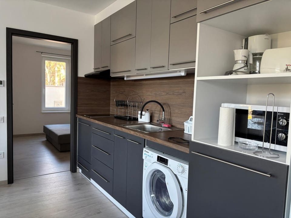 Kitchen or kitchenette, stove, washing machine