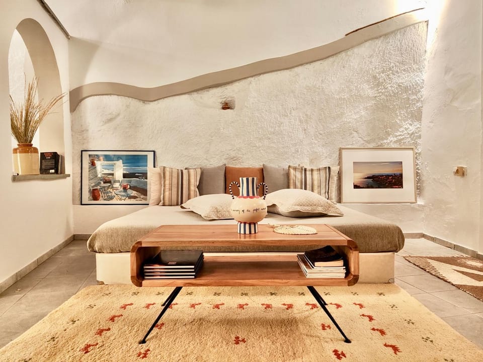 Bed, Living room