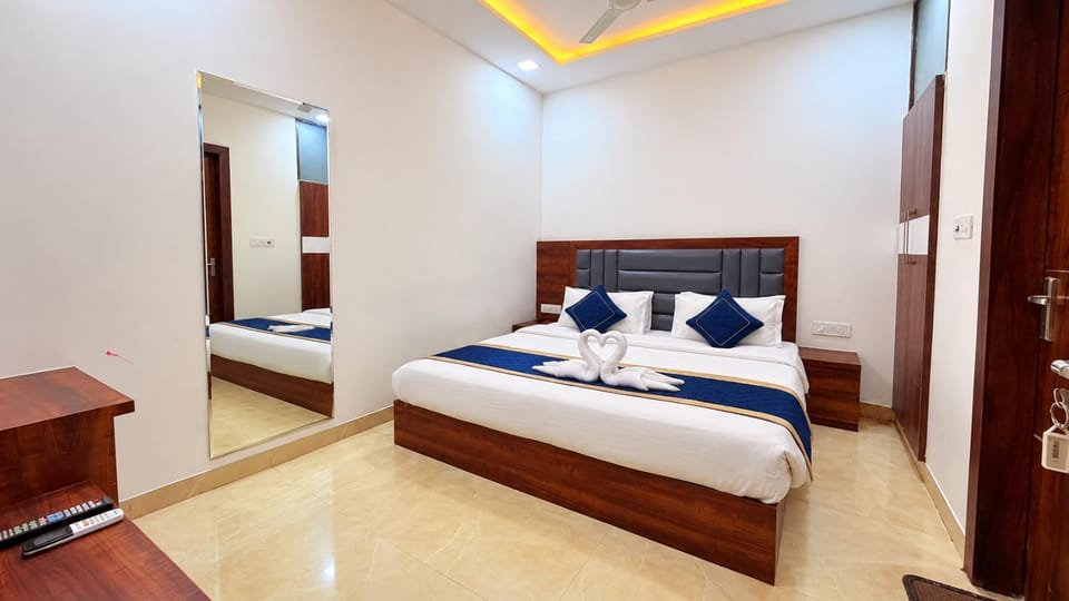 Bed, Photo of the whole room, Bedroom, towels, wardrobe