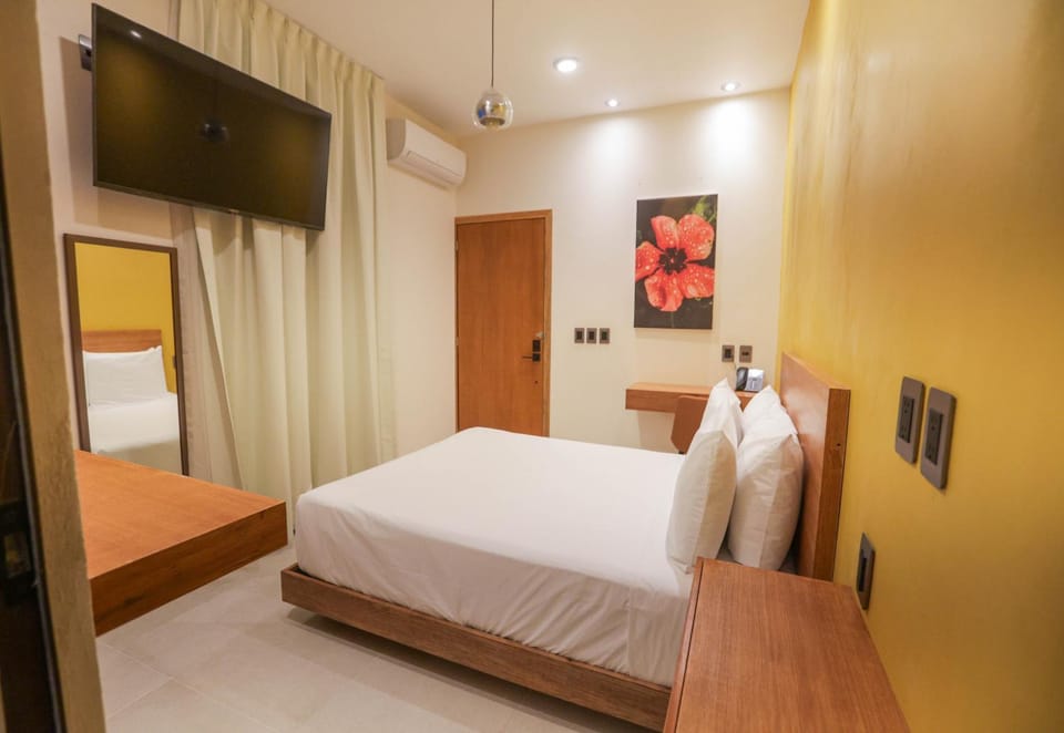Bed, Photo of the whole room, Bedroom, air conditioner