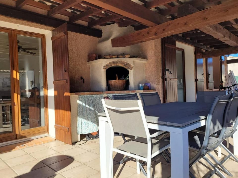 Patio, BBQ facilities