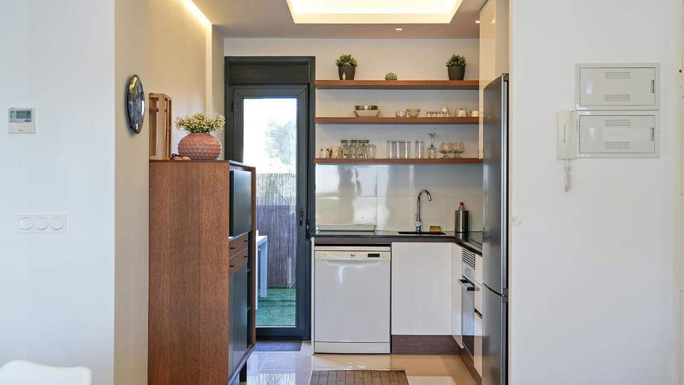 Kitchen or kitchenette, dishwasher, oven, stove