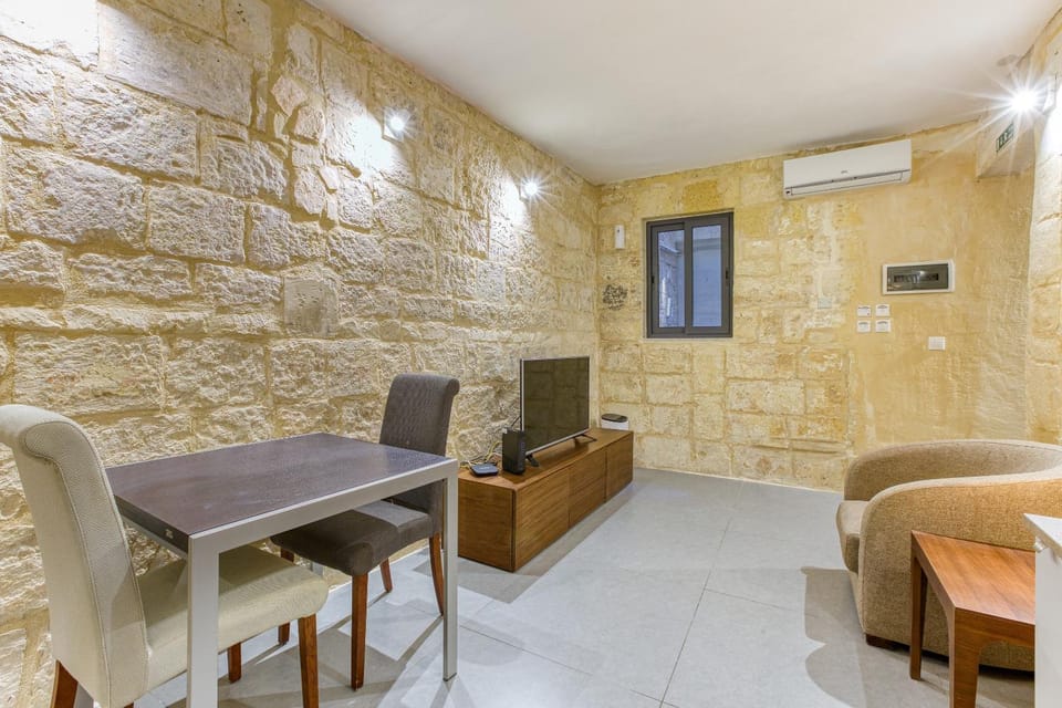 Living room, Seating area, Dining area, air conditioner