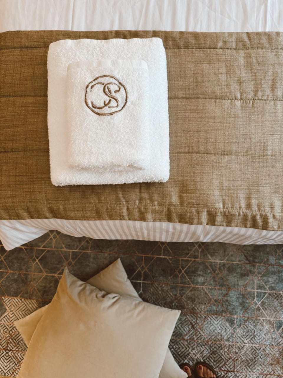 Bedroom, towels
