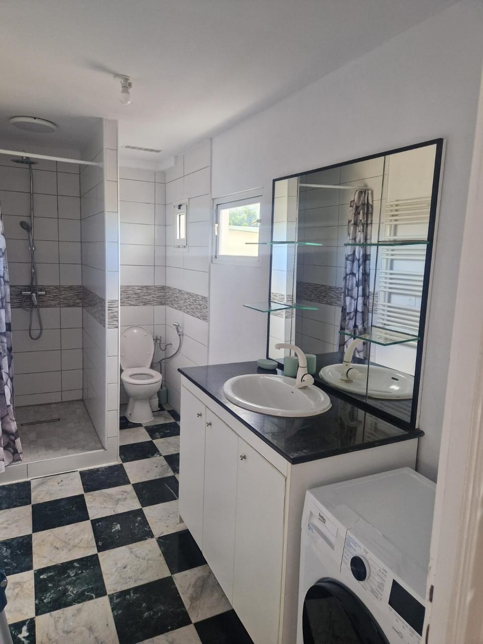 Shower, Toilet, Bathroom, washing machine, dryer