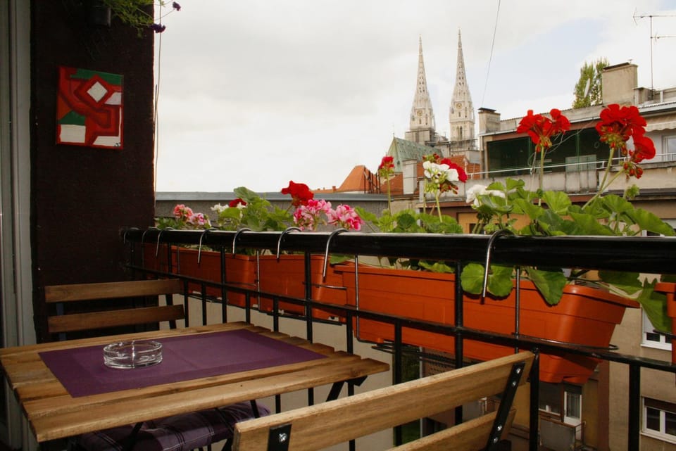 View (from property/room), Balcony/Terrace, Seating area, City view