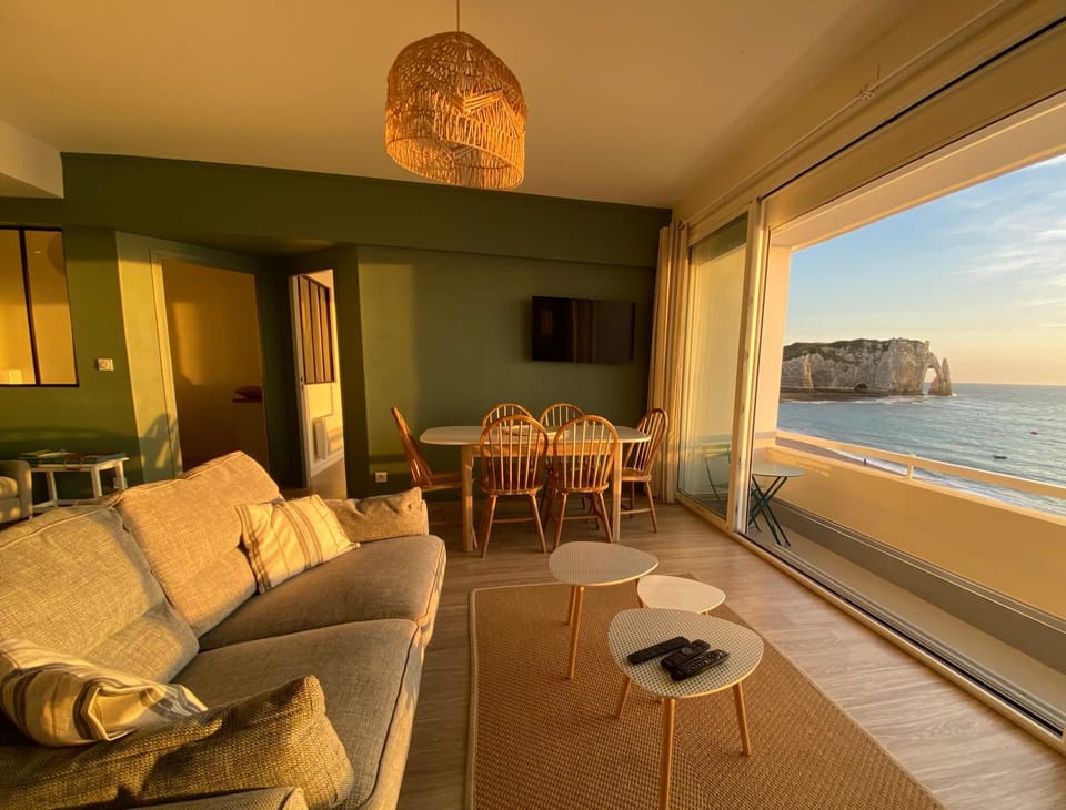 Grand appartement vue mer panoramique Apartment in Étretat