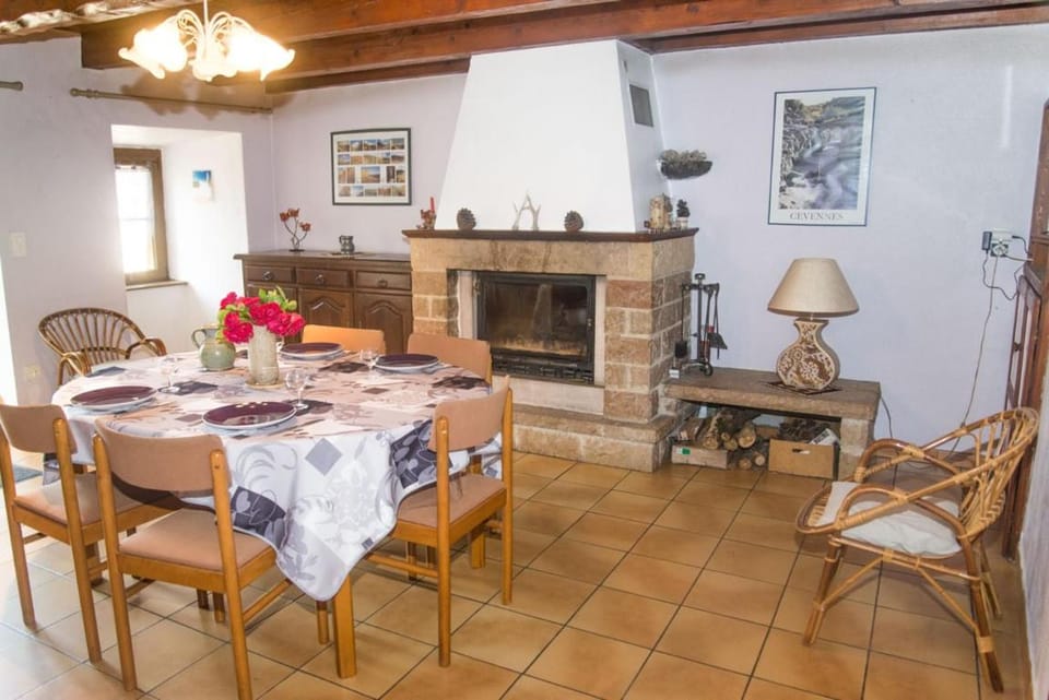 Gîte Gîte L'Anémone 6/7 personnes House in Auvergne-Rhône-Alpes