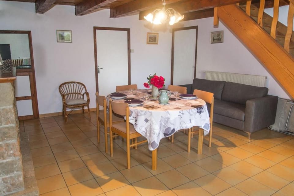 Gîte Gîte L'Anémone 6/7 personnes House in Auvergne-Rhône-Alpes