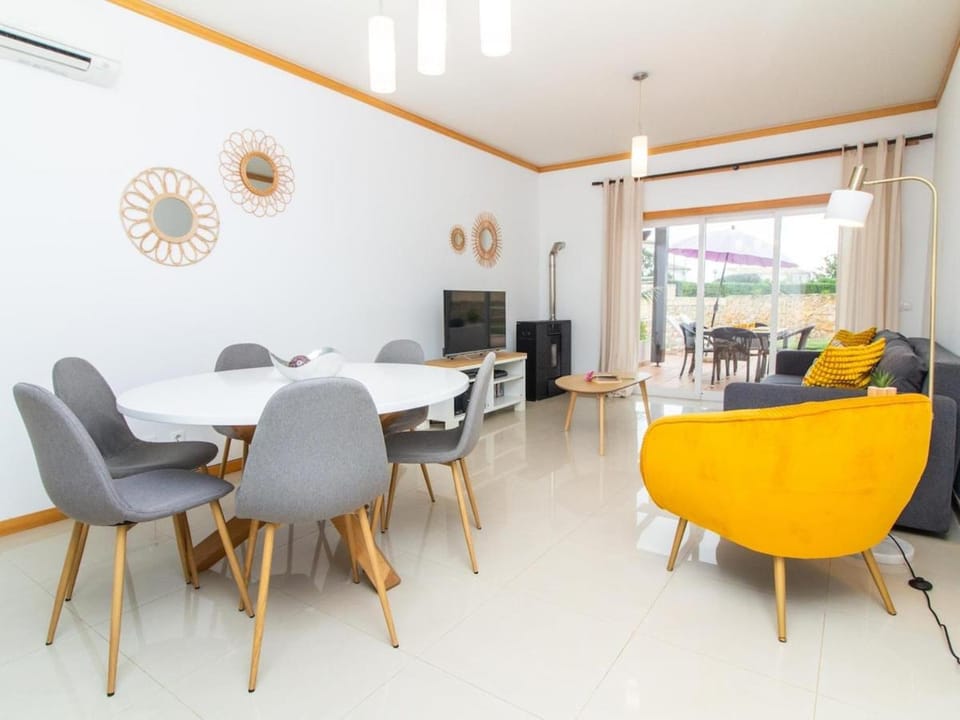 Sunshine House by Stay ici Villa in Guia