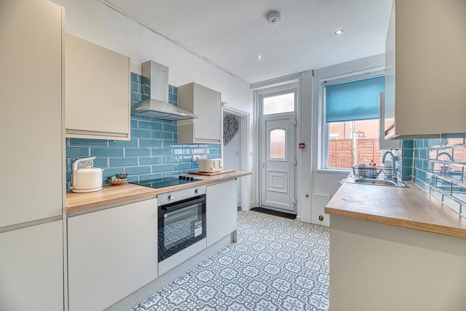 oven, kitchen, kitchen