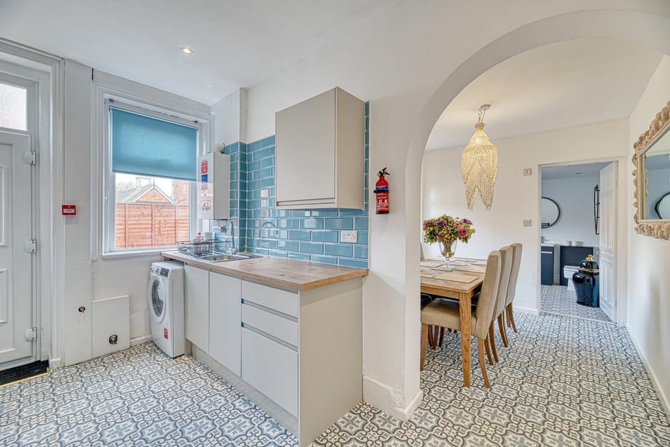 Dining area, washing machine, washing machine, kitchen, kitchen