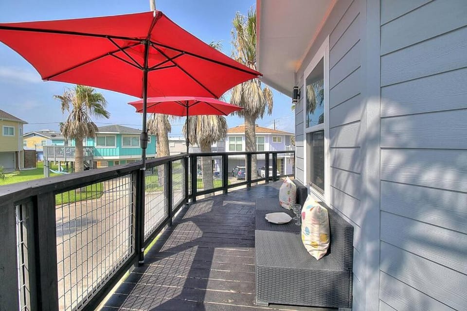 La Sirena Pool Access 3 Blocks to the Beach House in Port Aransas
