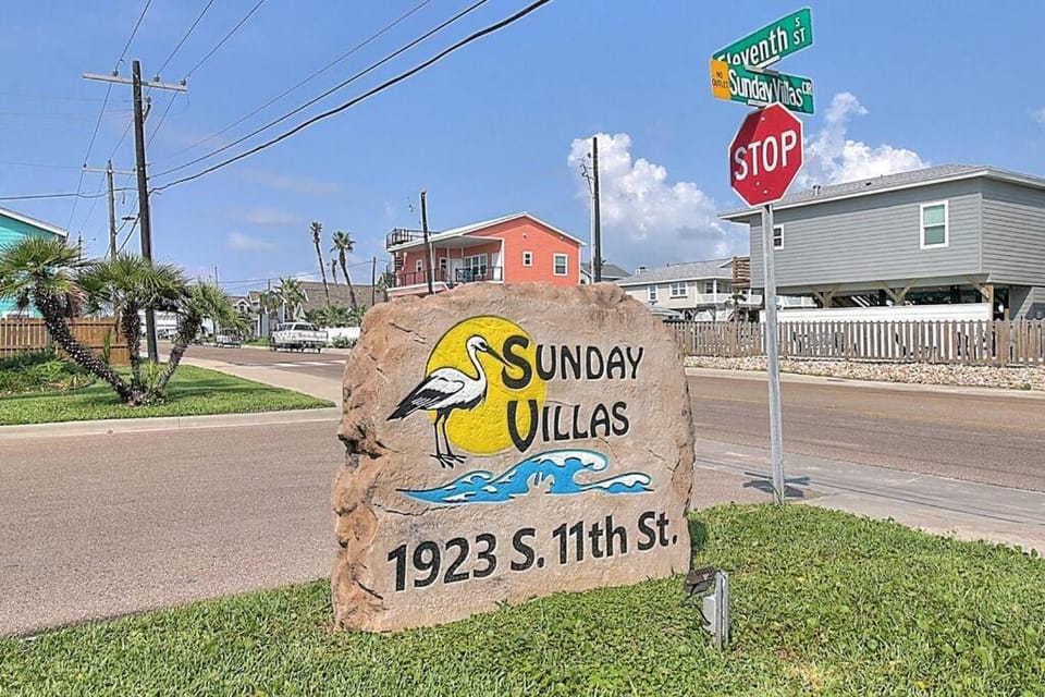 La Sirena Pool Access 3 Blocks to the Beach House in Port Aransas