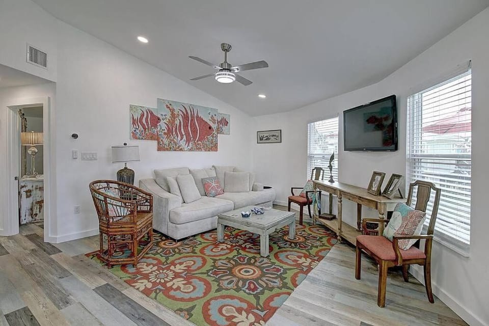 La Sirena Pool Access 3 Blocks to the Beach House in Port Aransas