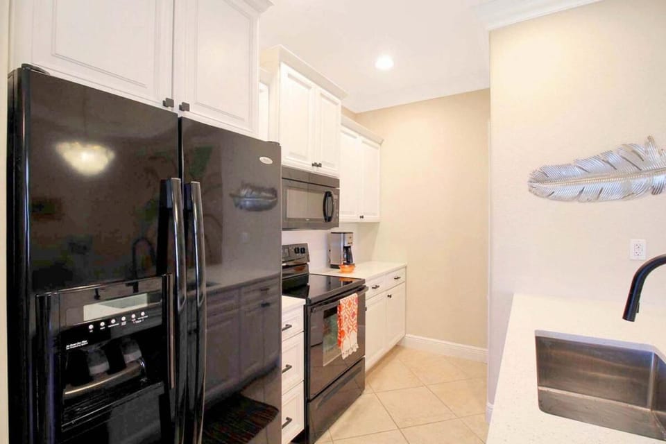 Kitchen or kitchenette, oven