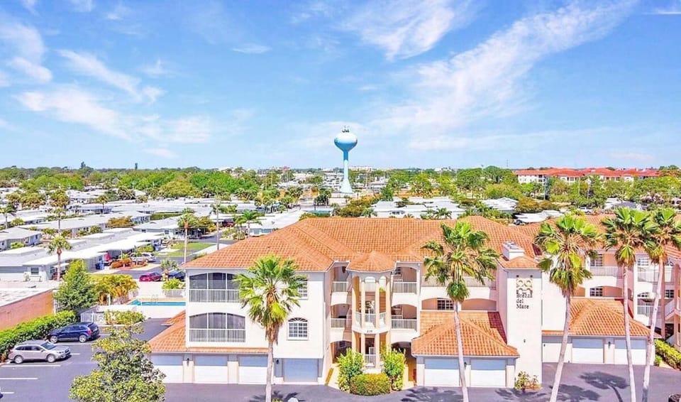 Property building, Neighbourhood, Bird's eye view, Location