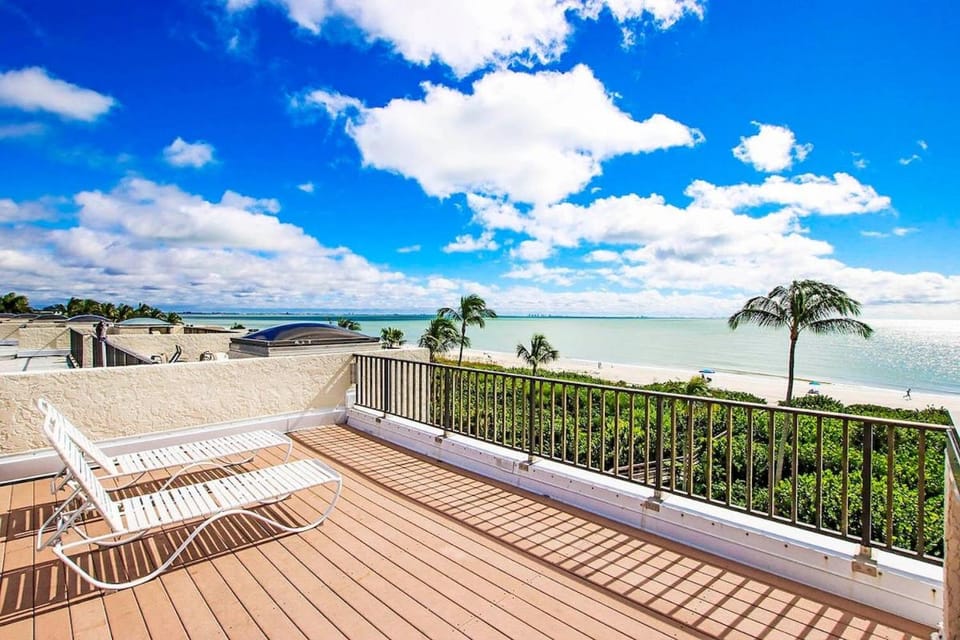 Patio, Day, Natural landscape, View (from property/room), Balcony/Terrace, Beach, Sea view, sunbed