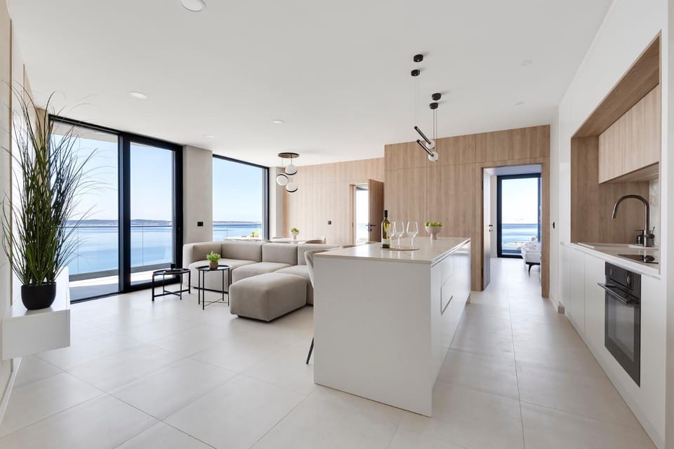Kitchen or kitchenette, Seating area, Dining area