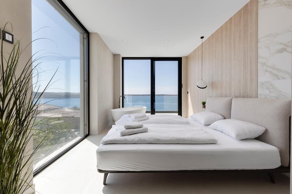 Bed, Bedroom, Sea view, towels