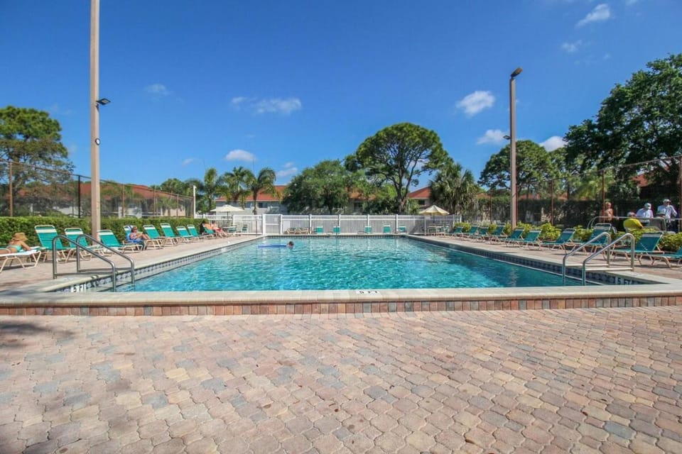 Day, Pool view, Swimming pool, sunbed