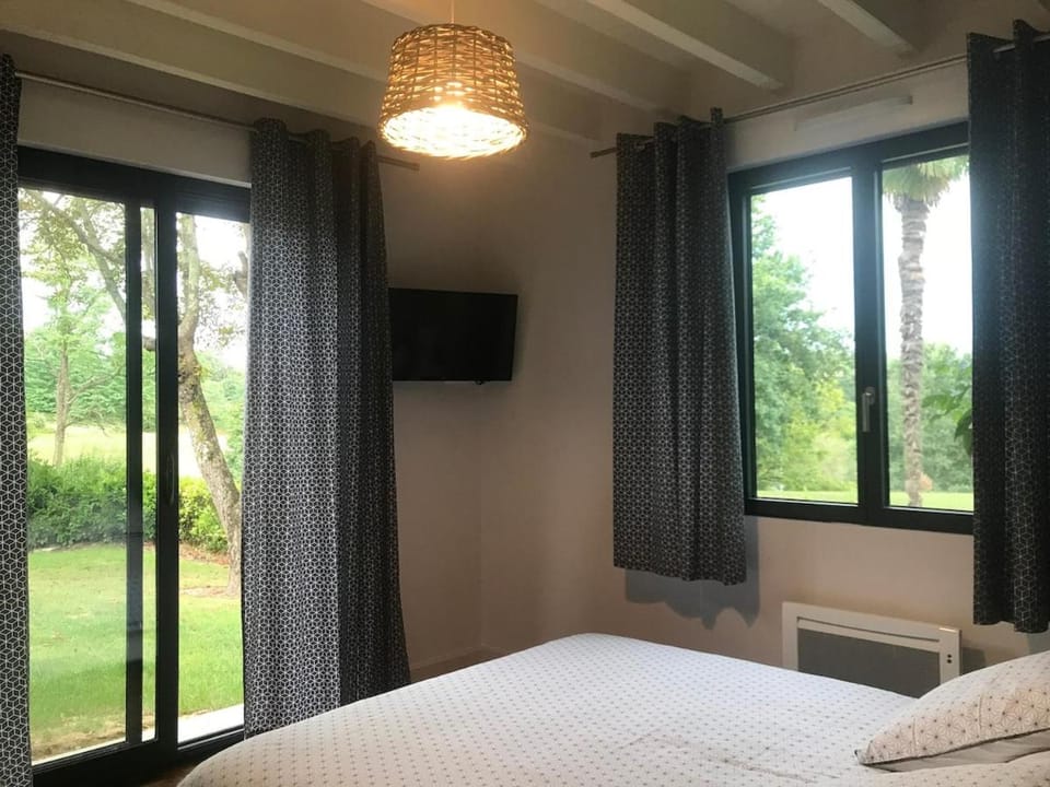 Gite de FRIZOT, 5 minutes de Nogaro, all inclusiv House in Occitanie