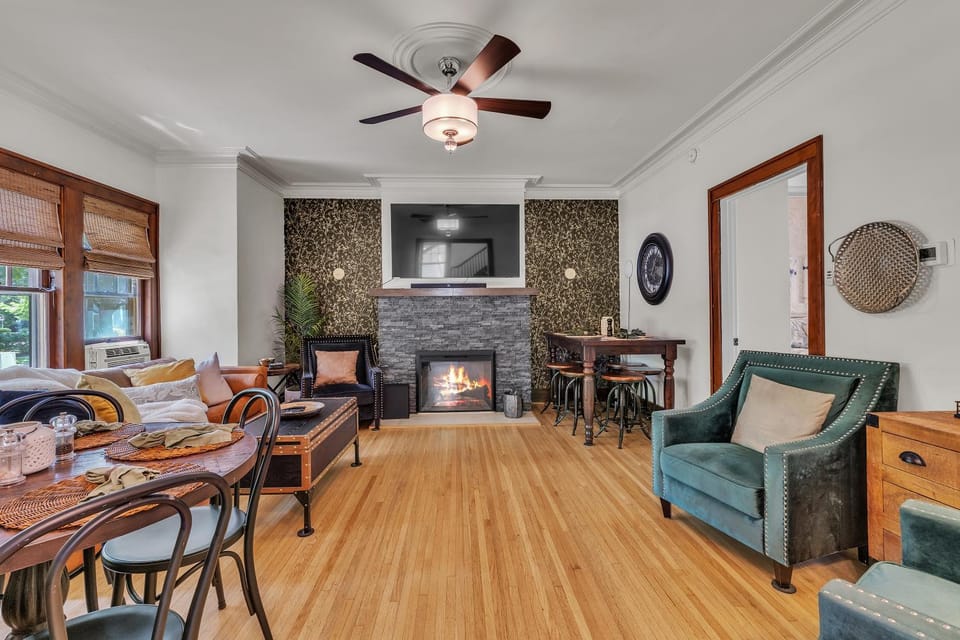 Hot Tub Theater Sauna Deck Fire Pit Walk to StadiumDowntownPark House in Ann Arbor