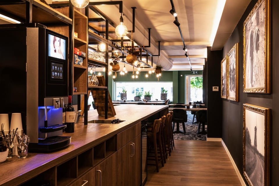 Lounge or bar