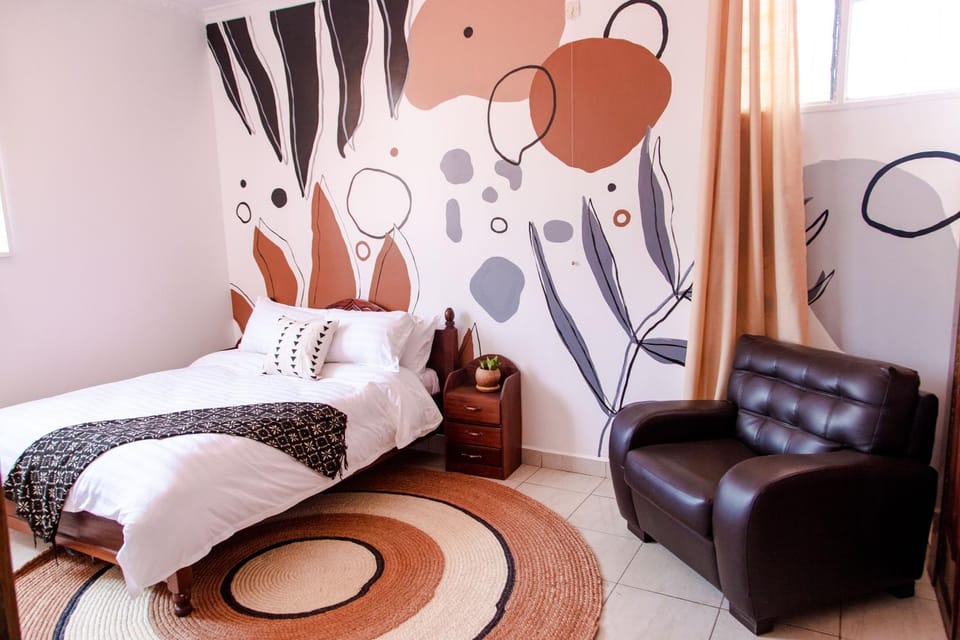 Bed, Photo of the whole room, Seating area, Bedroom