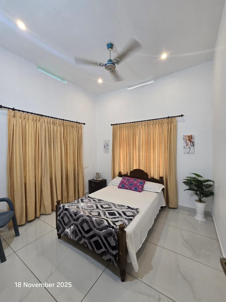 Bed, Photo of the whole room, Bedroom