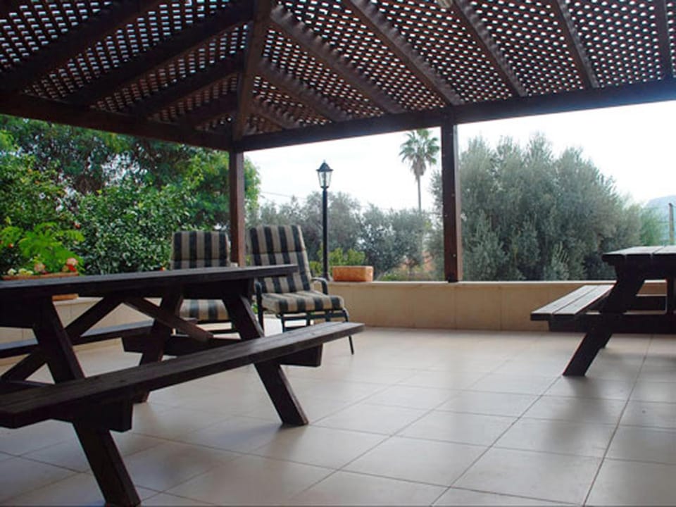 Restaurant/places to eat, Balcony/Terrace, Seating area