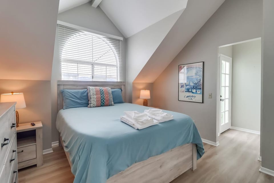 Half block to bay steps to ocean AC large patio House in Mission Beach