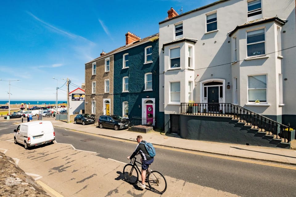 Superb Studio With Marina Views- WiFi Included Apartment in Dublin
