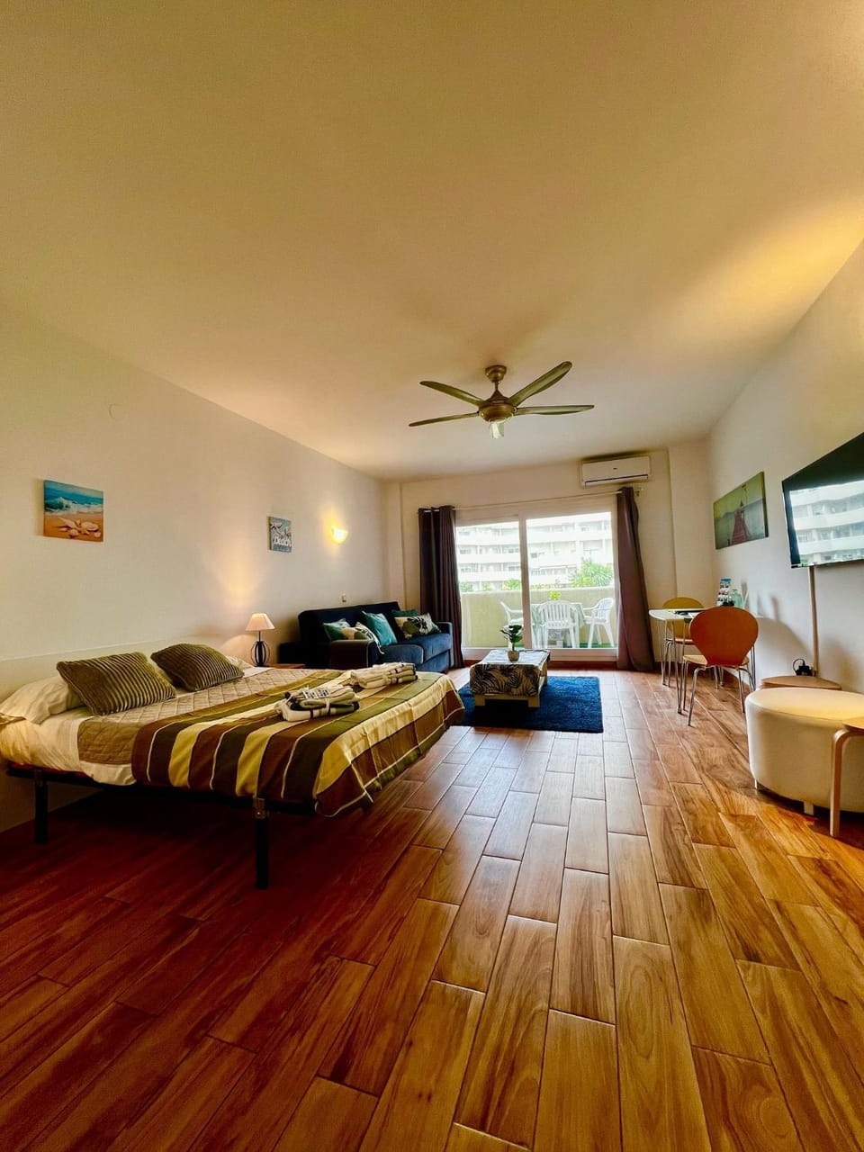 Benalbeach Relaxing Garden View Studio Apartment in Benalmadena