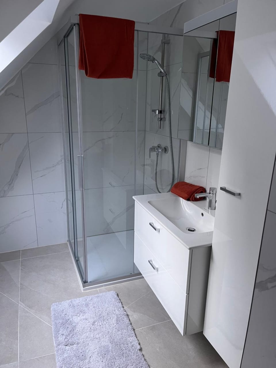 Shower, Bathroom, towels