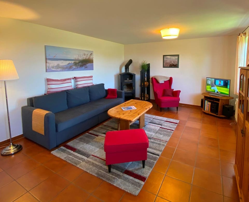 Living room, Photo of the whole room, Decorative detail