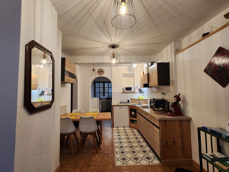 Kitchen or kitchenette