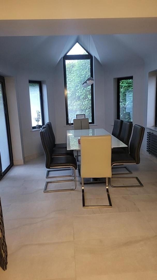 Lavish4Bed Mansion in Warrington Apartment in Warrington