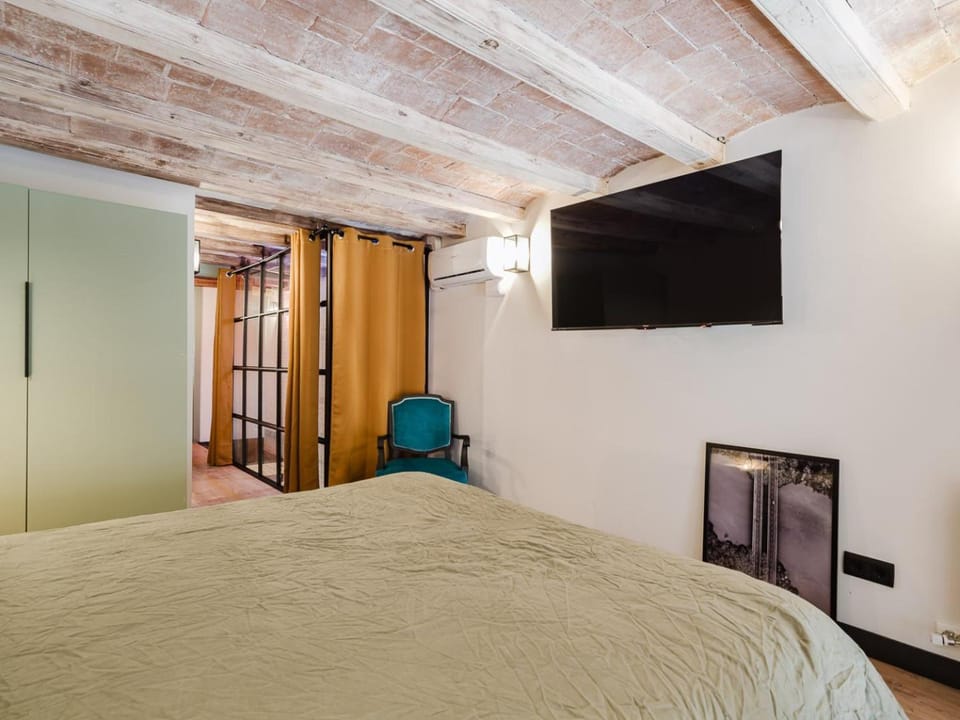 Bed, Bedroom, wardrobe, air conditioner