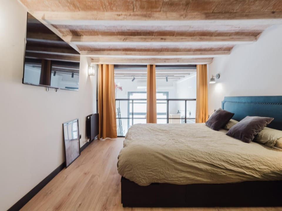 Bed, Photo of the whole room, Bedroom
