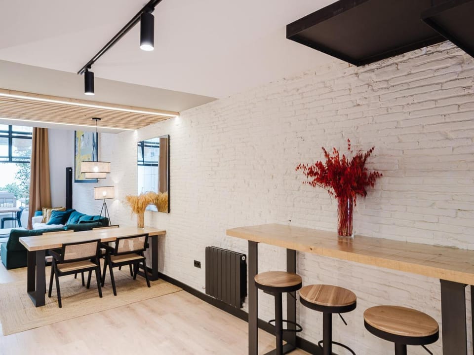 Seating area, Dining area