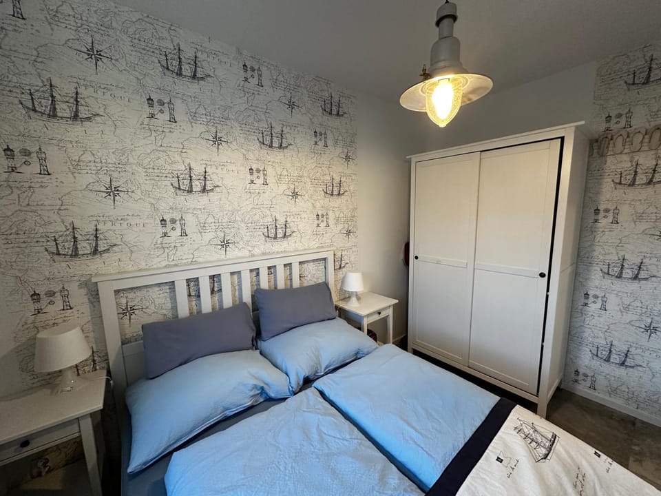 Bed, Photo of the whole room, Bedroom, wardrobe